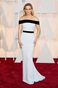 Reese Witherspoon’s strongest style is simple silhouettes and colors which she rocked by wearing this black and white Tom Ford.