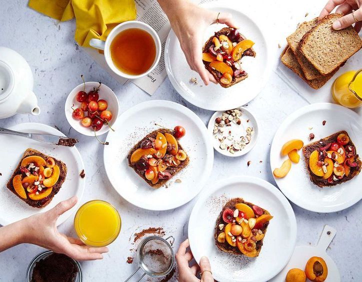 She has just breakfast. Бранч Бекери. Креативный завтрак. Красивый перекус. Необычный перекус.